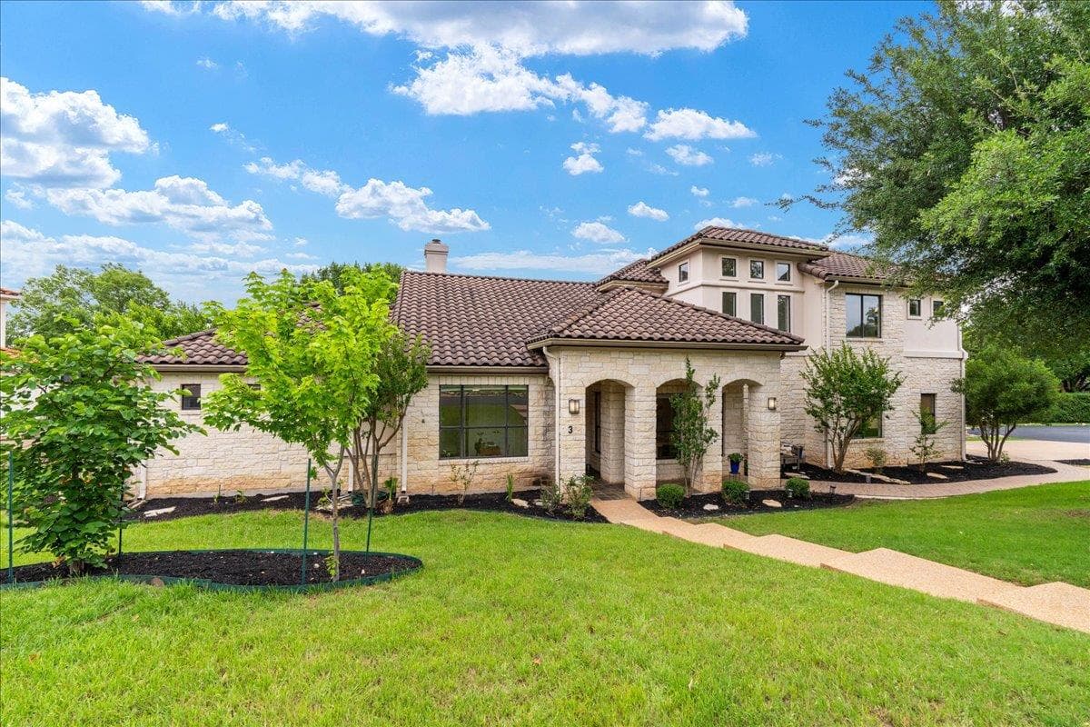 37 Autumn Oaks Dr, The Hills, Texas