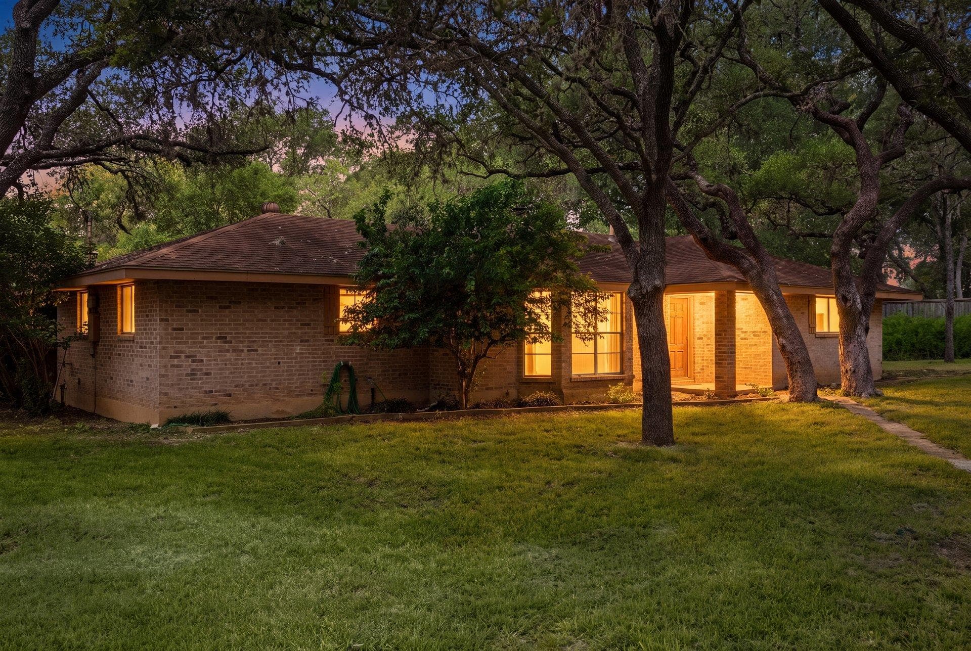 304 Hill Country Ln, photo 3