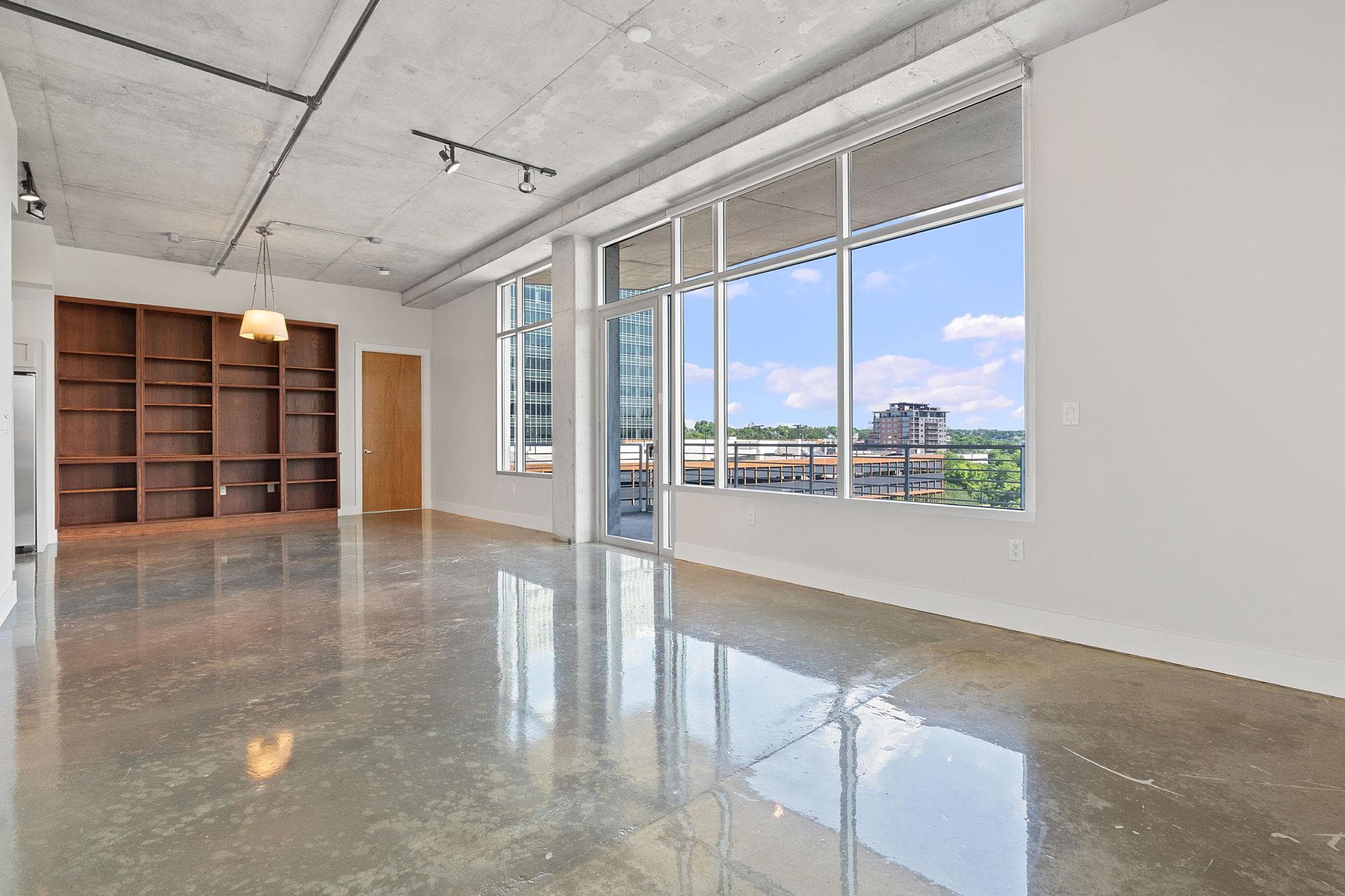 800 W 5th St 702, photo 1
