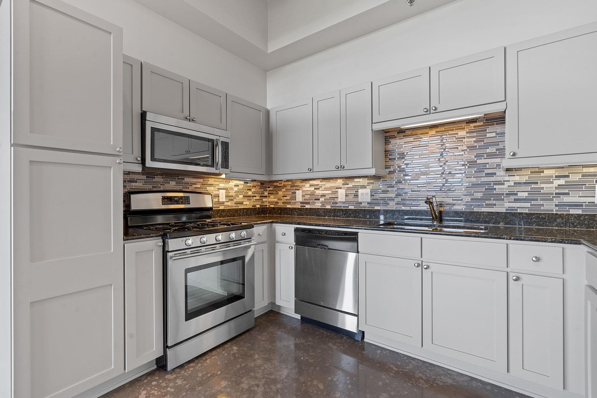 800 W 5th St 702, photo 4