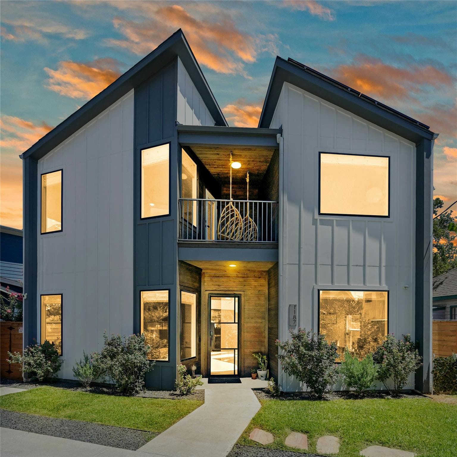 1187 Oak Grove Ave, photo 1