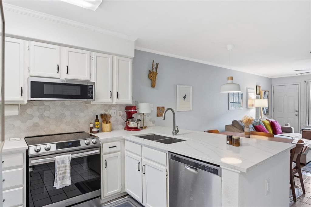 2215 Post Rd 1018, photo 2