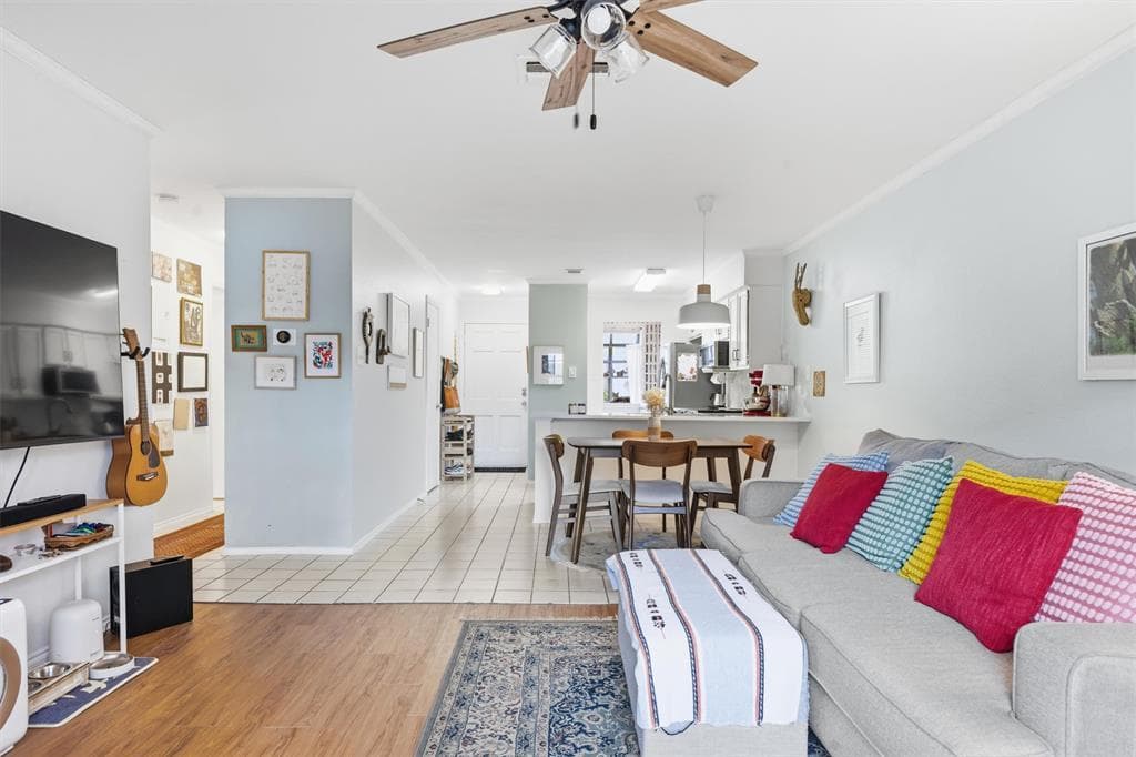 2215 Post Rd 1018, photo 1