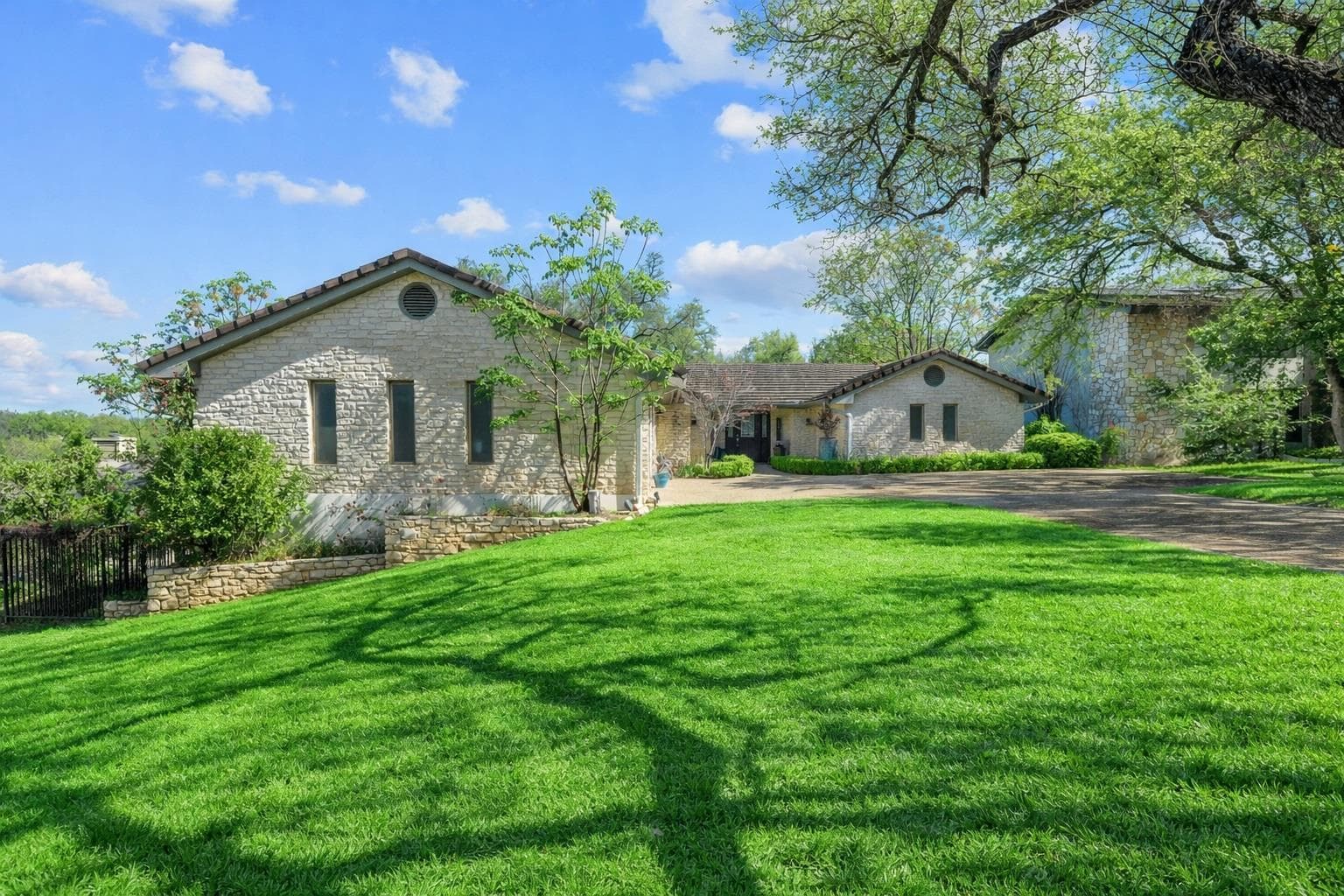 604 Rolling Green Dr, photo 3