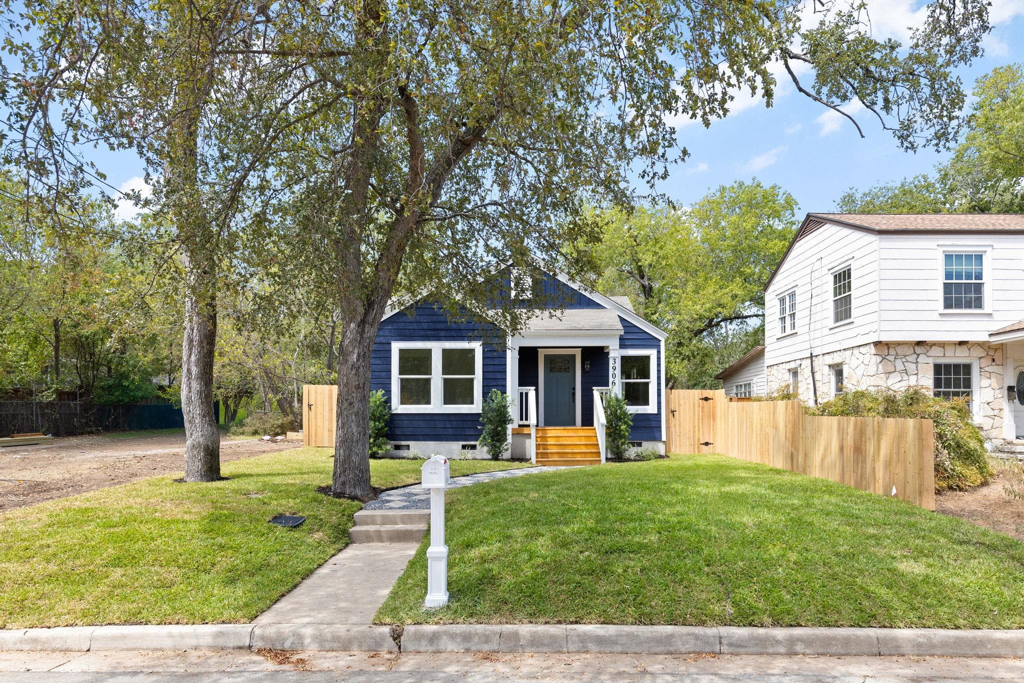 3906 Willbert Rd, photo 2