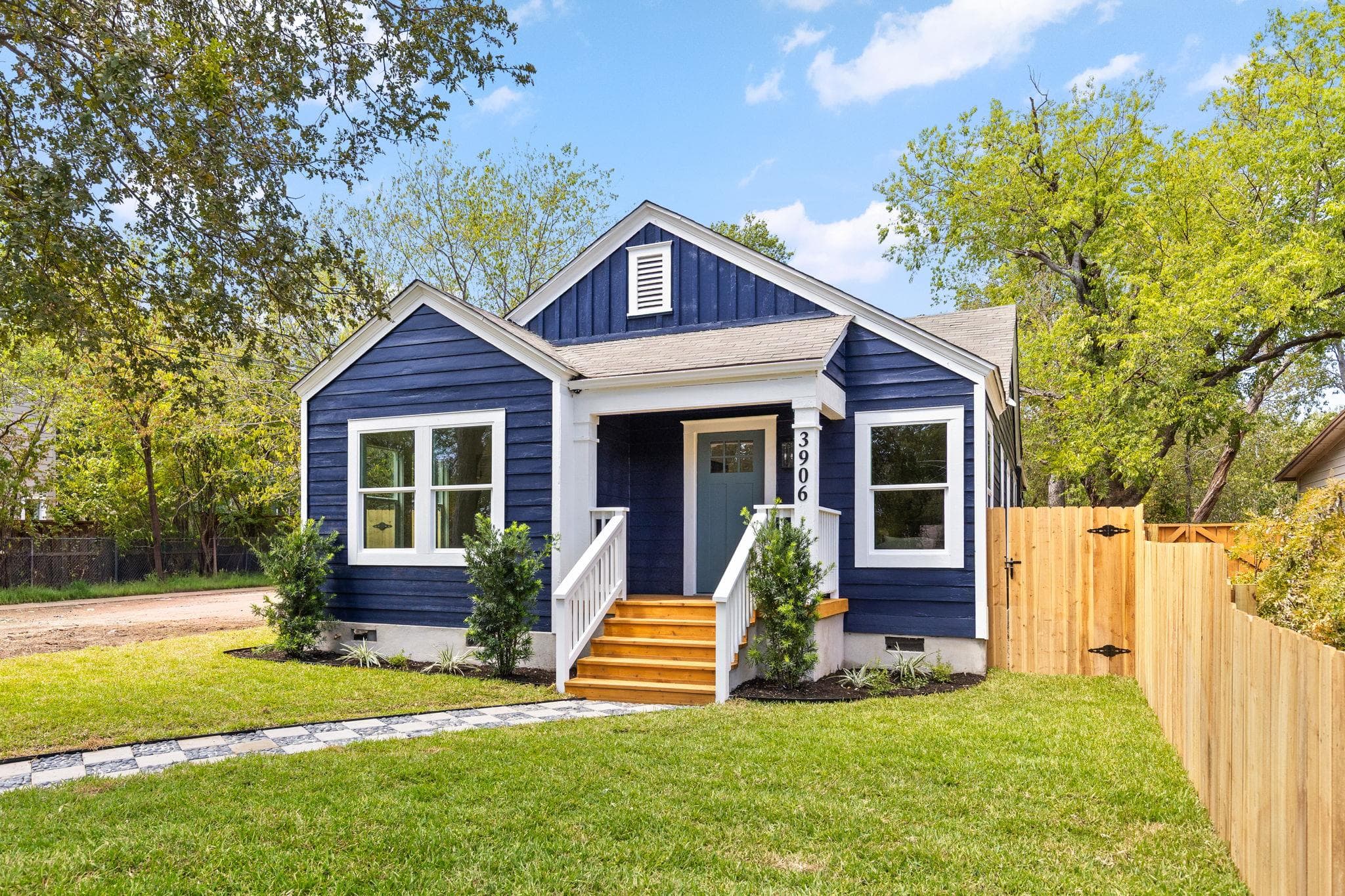3906 Willbert Rd, photo 1