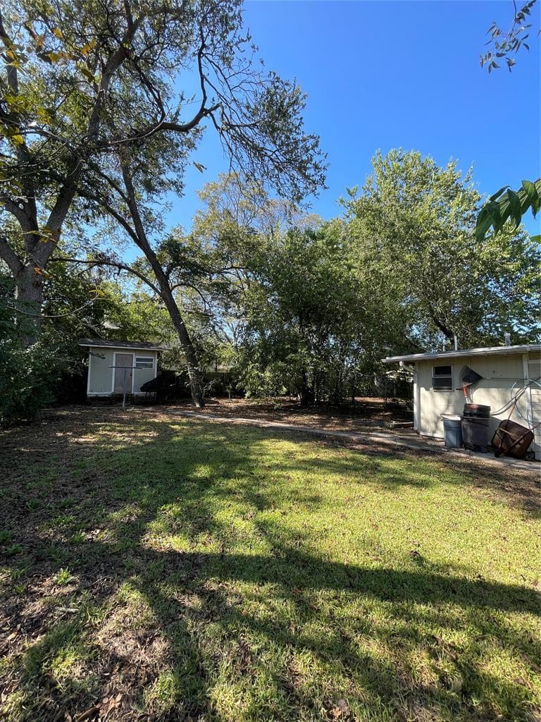 2006 Maple Ave 2, photo 1